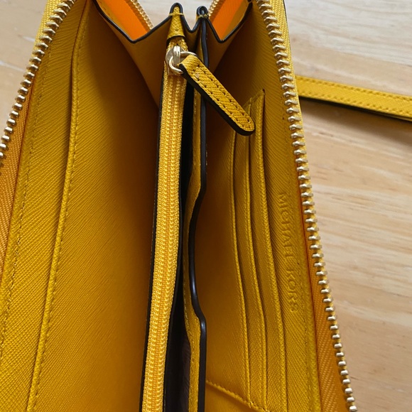 Michael Kors Jet Set Flat Multifunction Phone Case Leather Wristlet - Marigold - Picture 5 of 5
